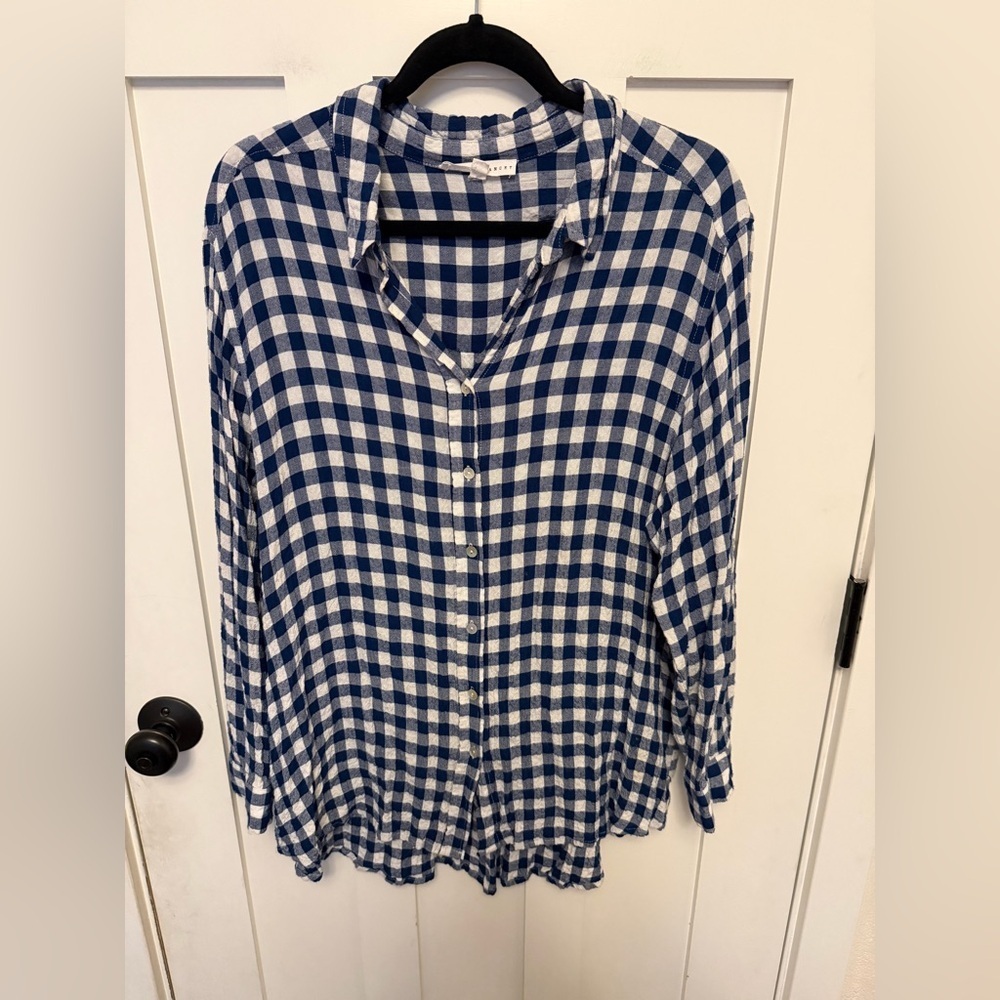 Jane and Delancey brand navy and white gingham check button-up top. Plus size 1X